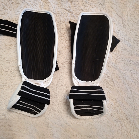 Child's tae Kwon do shin guards - Picture 2 of 3